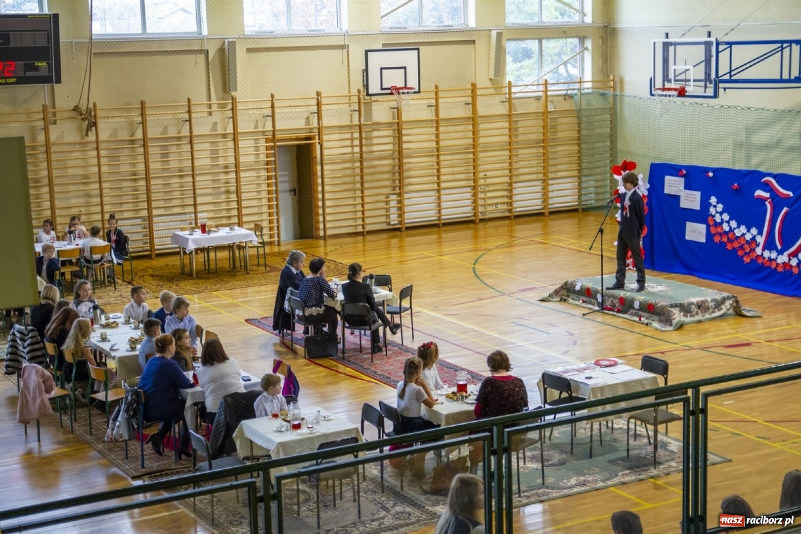 Zdjęcie w galerii na portalu naszraciborz.pl: W Kornowacu śpiewali i recytowali dla Niepodległej wiadomości z regionu