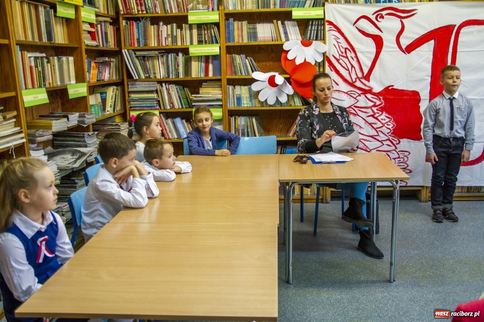 Zdjęcie w galerii na portalu naszraciborz.pl: W Kornowacu śpiewali i recytowali dla Niepodległej wiadomości z regionu