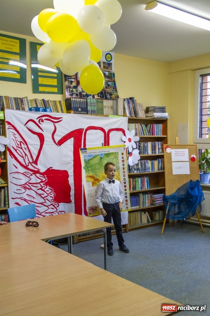 Zdjęcie w galerii na portalu naszraciborz.pl: W Kornowacu śpiewali i recytowali dla Niepodległej wiadomości z regionu