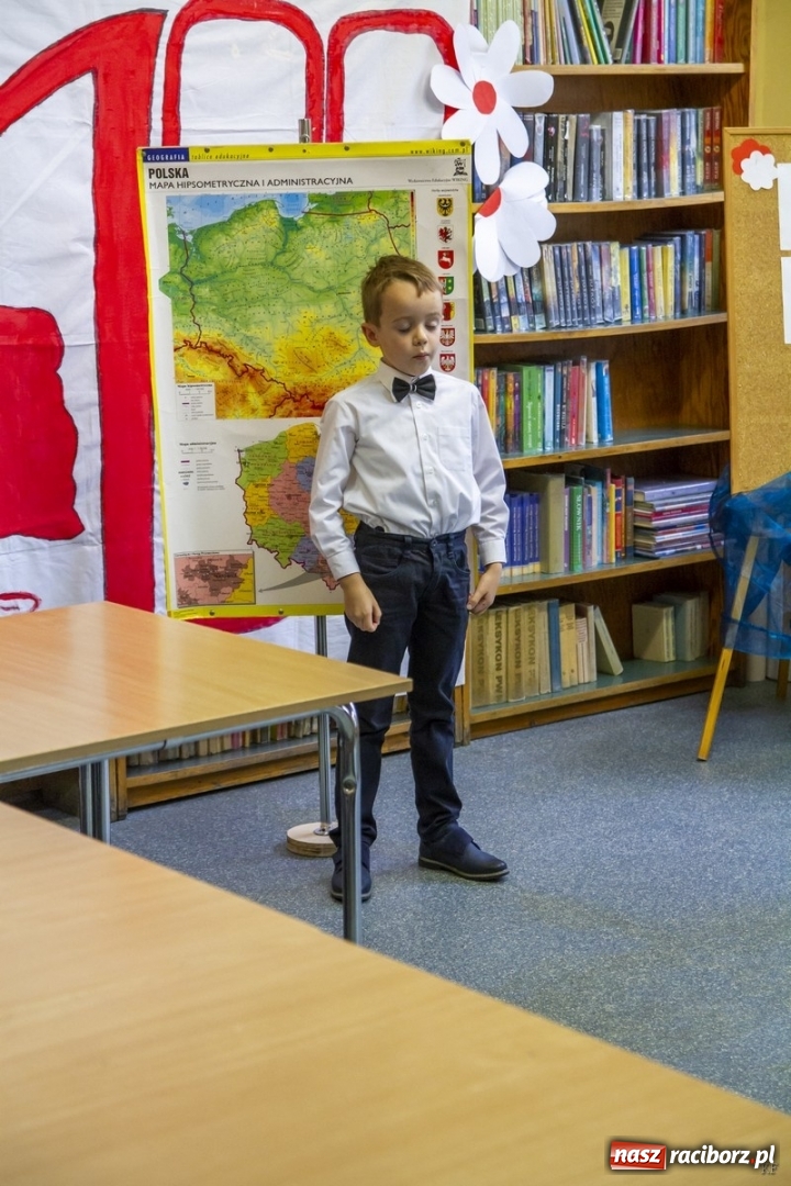 Zdjęcie w galerii na portalu naszraciborz.pl: W Kornowacu śpiewali i recytowali dla Niepodległej wiadomości z regionu