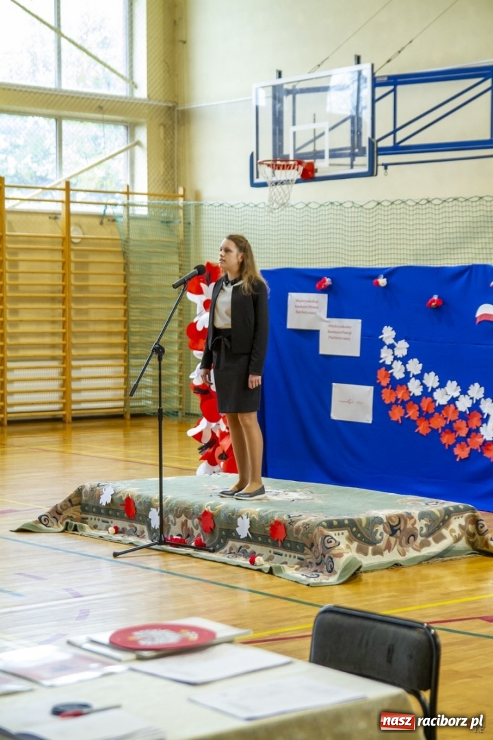 Zdjęcie w galerii na portalu naszraciborz.pl: W Kornowacu śpiewali i recytowali dla Niepodległej wiadomości z regionu