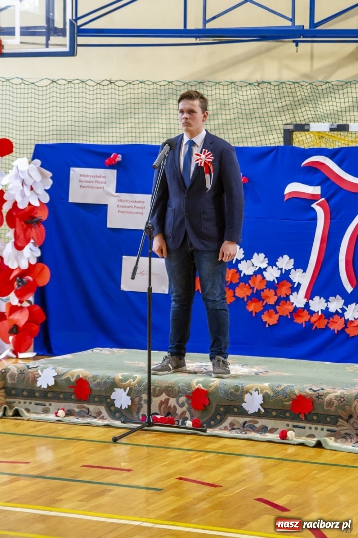 Zdjęcie w galerii na portalu naszraciborz.pl: W Kornowacu śpiewali i recytowali dla Niepodległej wiadomości z regionu