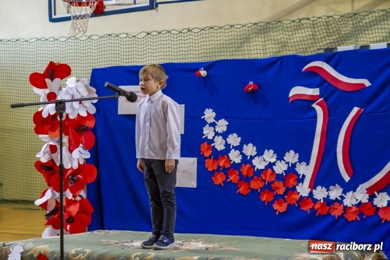 Zdjęcie w galerii na portalu naszraciborz.pl: W Kornowacu śpiewali i recytowali dla Niepodległej wiadomości z regionu