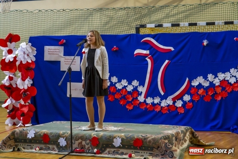 Zdjęcie w galerii na portalu naszraciborz.pl: W Kornowacu śpiewali i recytowali dla Niepodległej wiadomości z regionu