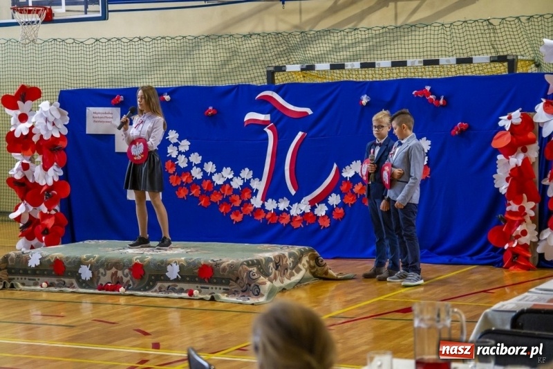 Zdjęcie w galerii na portalu naszraciborz.pl: W Kornowacu śpiewali i recytowali dla Niepodległej wiadomości z regionu