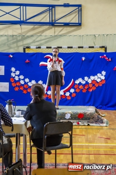 Zdjęcie w galerii na portalu naszraciborz.pl: W Kornowacu śpiewali i recytowali dla Niepodległej wiadomości z regionu