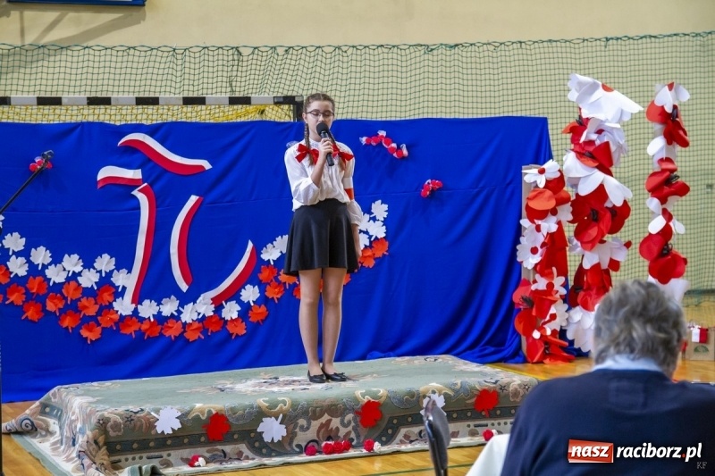 Zdjęcie w galerii na portalu naszraciborz.pl: W Kornowacu śpiewali i recytowali dla Niepodległej wiadomości z regionu
