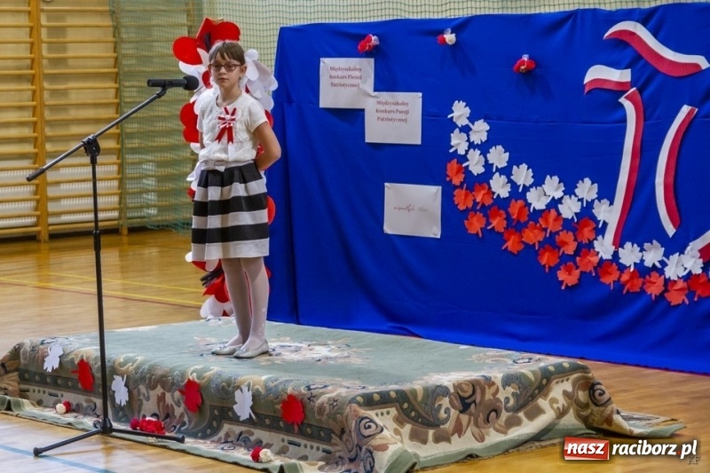 Zdjęcie w galerii na portalu naszraciborz.pl: W Kornowacu śpiewali i recytowali dla Niepodległej wiadomości z regionu