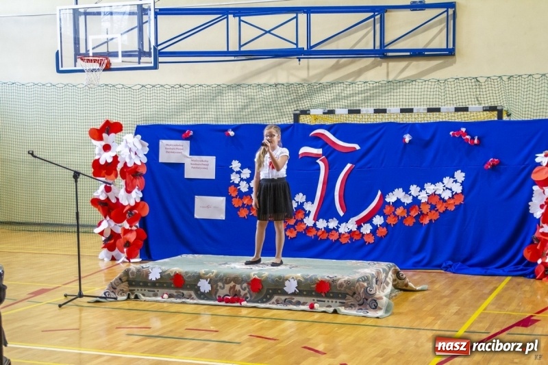 Zdjęcie w galerii na portalu naszraciborz.pl: W Kornowacu śpiewali i recytowali dla Niepodległej wiadomości z regionu