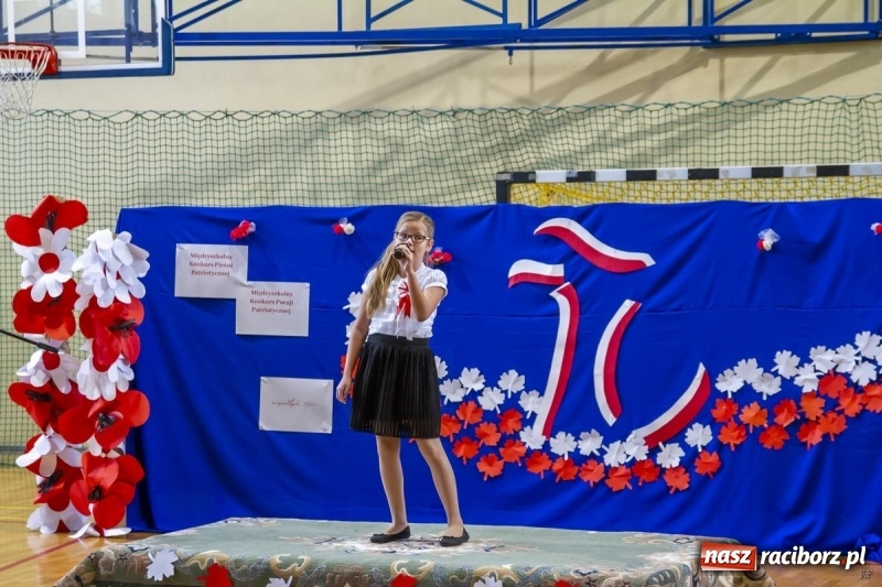 Zdjęcie w galerii na portalu naszraciborz.pl: W Kornowacu śpiewali i recytowali dla Niepodległej wiadomości z regionu