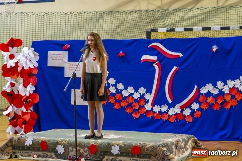 Zdjęcie w galerii na portalu naszraciborz.pl: W Kornowacu śpiewali i recytowali dla Niepodległej wiadomości z regionu