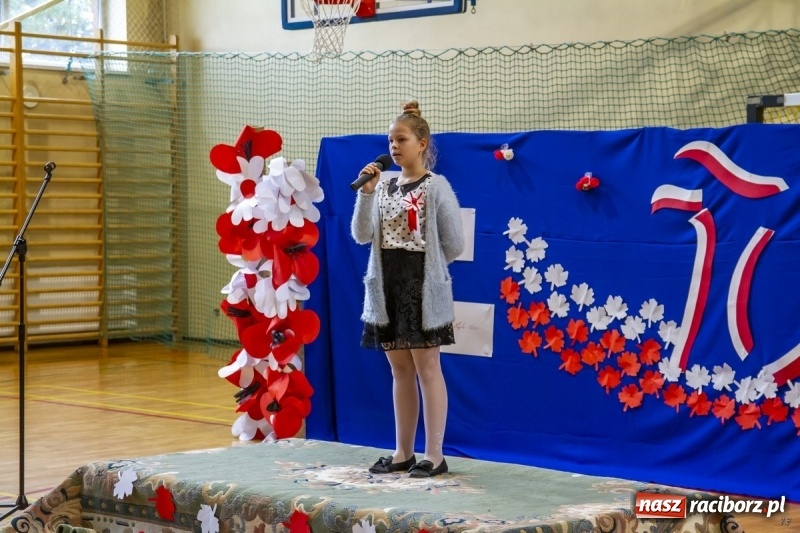 Zdjęcie w galerii na portalu naszraciborz.pl: W Kornowacu śpiewali i recytowali dla Niepodległej wiadomości z regionu