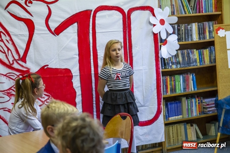 Zdjęcie w galerii na portalu naszraciborz.pl: W Kornowacu śpiewali i recytowali dla Niepodległej wiadomości z regionu
