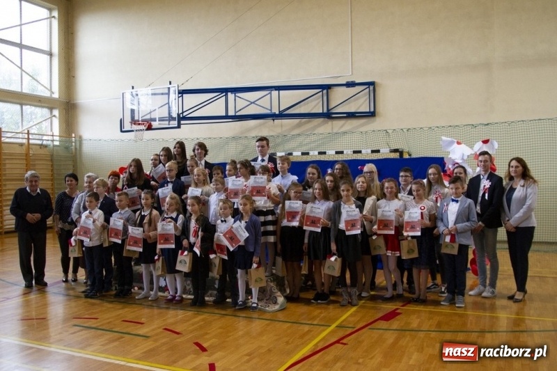 Zdjęcie w galerii na portalu naszraciborz.pl: W Kornowacu śpiewali i recytowali dla Niepodległej wiadomości z regionu