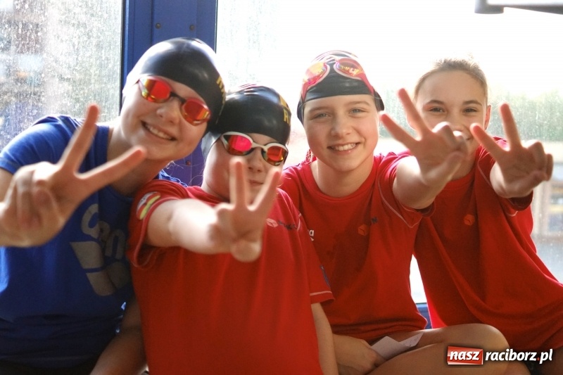 Zdjęcie w galerii na portalu naszraciborz.pl: Brązowa sztafeta dziewcząt z SP 15 wiadomości z regionu