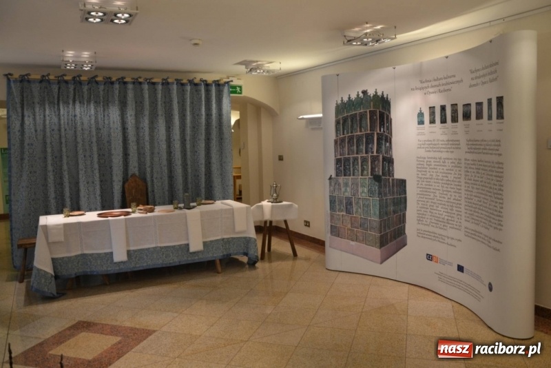 Zdjęcie w galerii na portalu naszraciborz.pl: Przy książęcym stole. Katalog wystawy na Zamku Piastowskim wiadomości z regionu