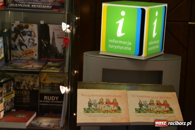 Zdjęcie w galerii na portalu naszraciborz.pl: Przy książęcym stole. Katalog wystawy na Zamku Piastowskim wiadomości z regionu
