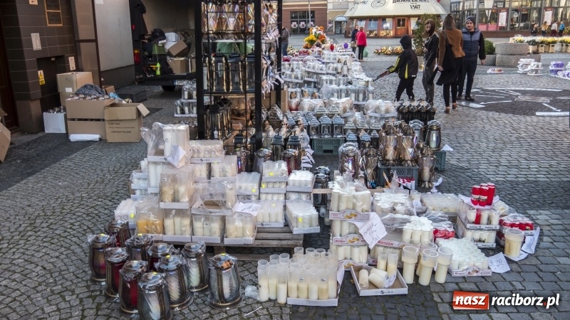 Zdjęcie w galerii na portalu naszraciborz.pl: Racibórz gotowy na Wszystkich Świętych i Dzień Zaduszny. Groby z roku na rok odwiedza coraz mniej osób wiadomości z regionu