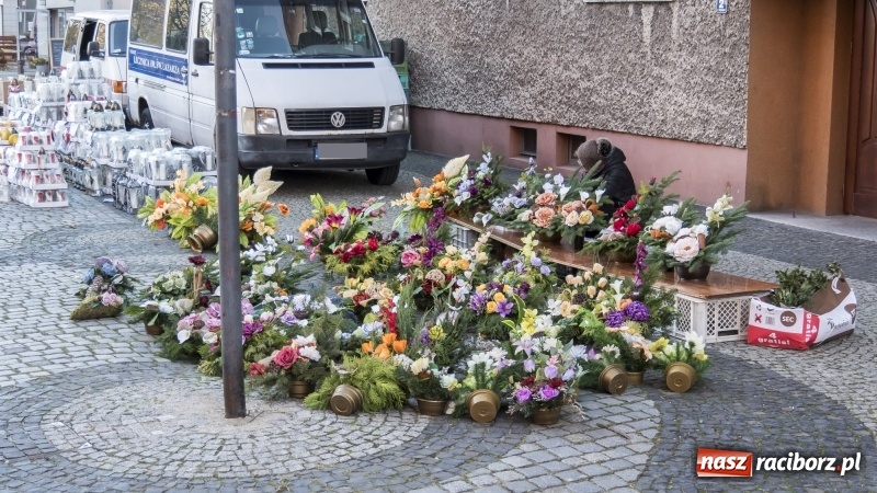 Zdjęcie w galerii na portalu naszraciborz.pl: Racibórz gotowy na Wszystkich Świętych i Dzień Zaduszny. Groby z roku na rok odwiedza coraz mniej osób wiadomości z regionu