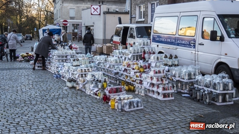 Zdjęcie w galerii na portalu naszraciborz.pl: Racibórz gotowy na Wszystkich Świętych i Dzień Zaduszny. Groby z roku na rok odwiedza coraz mniej osób wiadomości z regionu