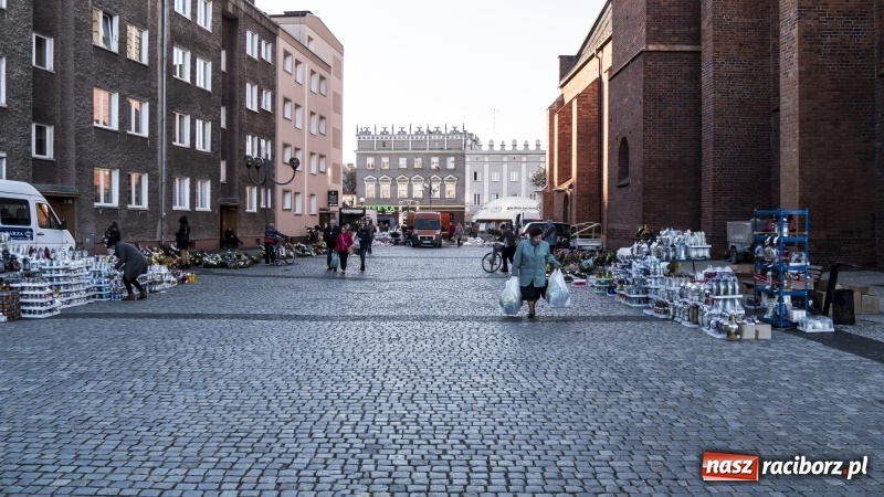 Zdjęcie w galerii na portalu naszraciborz.pl: Racibórz gotowy na Wszystkich Świętych i Dzień Zaduszny. Groby z roku na rok odwiedza coraz mniej osób wiadomości z regionu