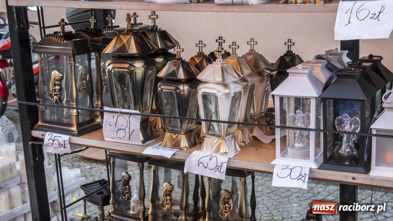 Zdjęcie w galerii na portalu naszraciborz.pl: Racibórz gotowy na Wszystkich Świętych i Dzień Zaduszny. Groby z roku na rok odwiedza coraz mniej osób wiadomości z regionu