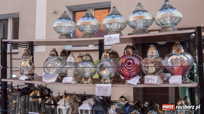 Zdjęcie w galerii na portalu naszraciborz.pl: Racibórz gotowy na Wszystkich Świętych i Dzień Zaduszny. Groby z roku na rok odwiedza coraz mniej osób wiadomości z regionu