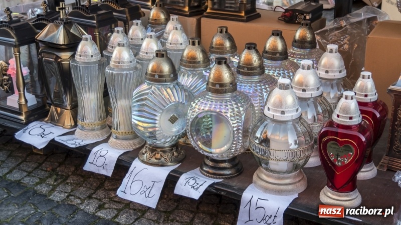 Zdjęcie w galerii na portalu naszraciborz.pl: Racibórz gotowy na Wszystkich Świętych i Dzień Zaduszny. Groby z roku na rok odwiedza coraz mniej osób wiadomości z regionu