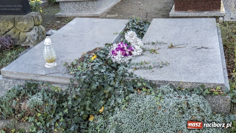 Zdjęcie w galerii na portalu naszraciborz.pl: Racibórz gotowy na Wszystkich Świętych i Dzień Zaduszny. Groby z roku na rok odwiedza coraz mniej osób wiadomości z regionu