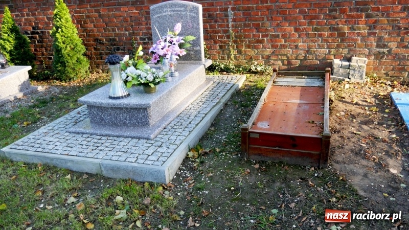 Zdjęcie w galerii na portalu naszraciborz.pl: Racibórz gotowy na Wszystkich Świętych i Dzień Zaduszny. Groby z roku na rok odwiedza coraz mniej osób wiadomości z regionu