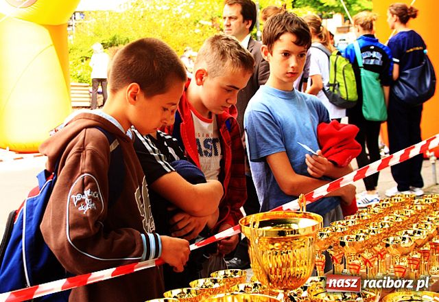 Zdjęcie w galerii na portalu naszraciborz.pl: Dorośli, młodzież i dzieci promują bieganie wiadomości z regionu