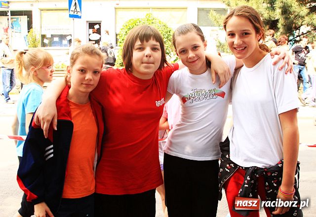 Zdjęcie w galerii na portalu naszraciborz.pl: Dorośli, młodzież i dzieci promują bieganie wiadomości z regionu