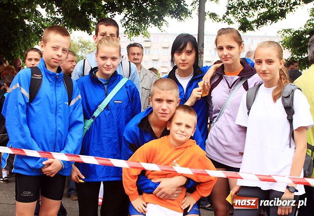 Zdjęcie w galerii na portalu naszraciborz.pl: Dorośli, młodzież i dzieci promują bieganie wiadomości z regionu