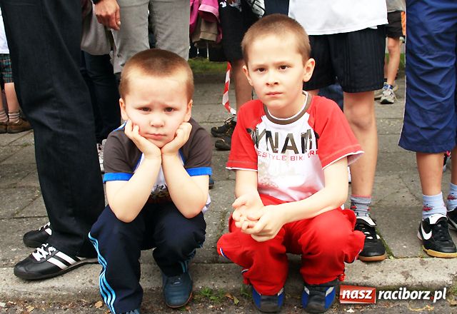 Zdjęcie w galerii na portalu naszraciborz.pl: Dorośli, młodzież i dzieci promują bieganie wiadomości z regionu