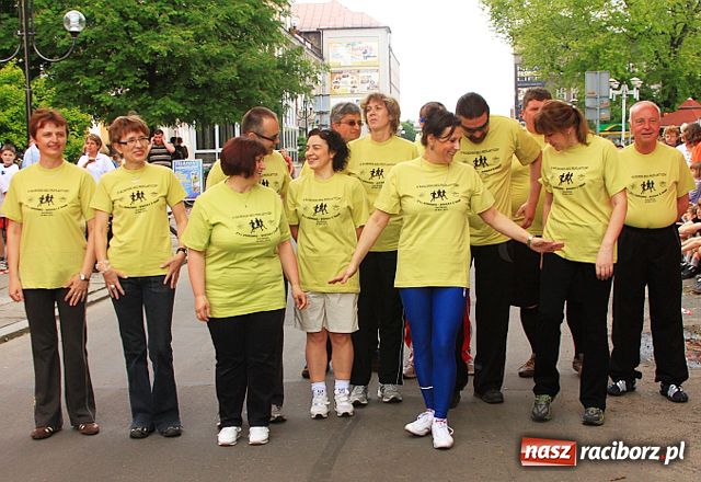 Zdjęcie w galerii na portalu naszraciborz.pl: Dorośli, młodzież i dzieci promują bieganie wiadomości z regionu