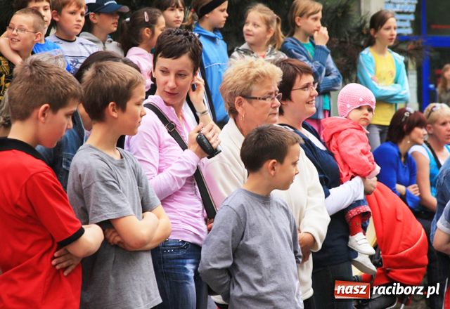 Zdjęcie w galerii na portalu naszraciborz.pl: Dorośli, młodzież i dzieci promują bieganie wiadomości z regionu