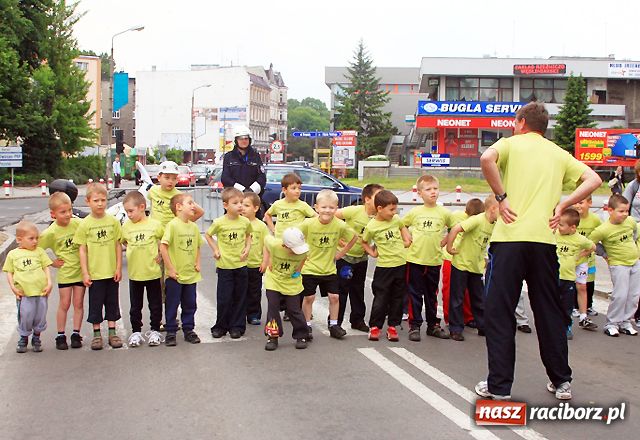 Zdjęcie w galerii na portalu naszraciborz.pl: Dorośli, młodzież i dzieci promują bieganie wiadomości z regionu
