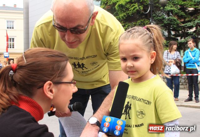 Zdjęcie w galerii na portalu naszraciborz.pl: Dorośli, młodzież i dzieci promują bieganie wiadomości z regionu