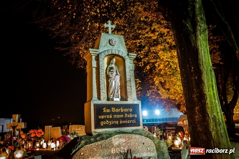 Zdjęcie w galerii na portalu naszraciborz.pl: Wszystkich Świętych. Raciborskie nekropolie po zmierzchu  wiadomości z regionu