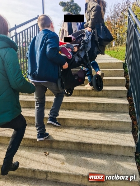 Zdjęcie w galerii na portalu naszraciborz.pl: Pomyślano o pięknych widokach, ale nie o matkach z wózkami i rowerzystach wiadomości z regionu