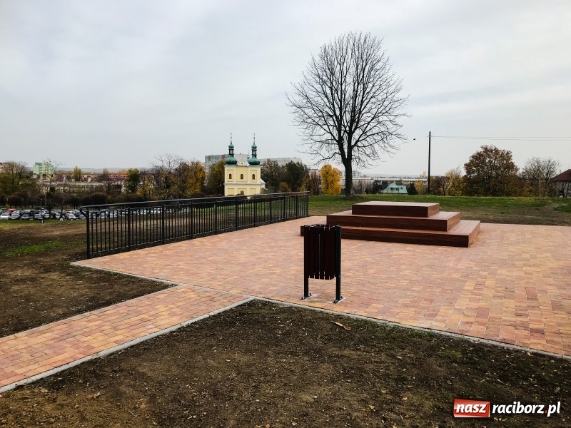 Zdjęcie w galerii na portalu naszraciborz.pl: Pomyślano o pięknych widokach, ale nie o matkach z wózkami i rowerzystach wiadomości z regionu