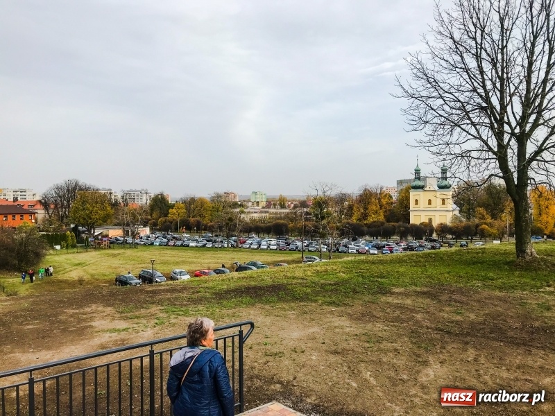 Zdjęcie w galerii na portalu naszraciborz.pl: Pomyślano o pięknych widokach, ale nie o matkach z wózkami i rowerzystach wiadomości z regionu
