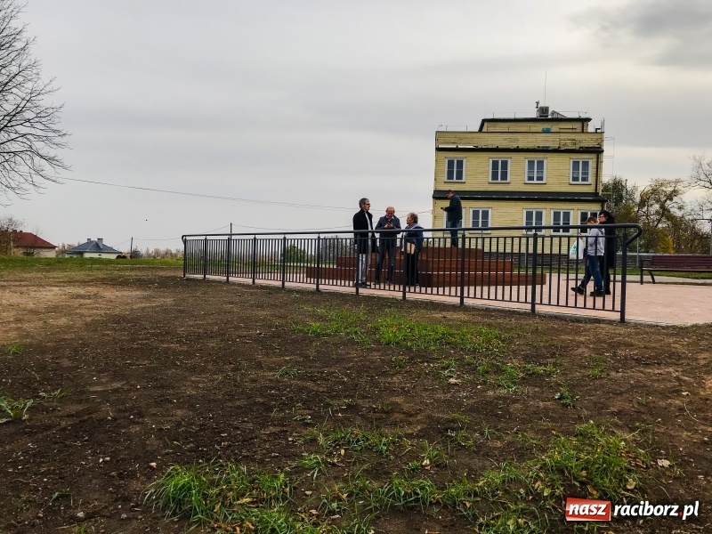 Zdjęcie w galerii na portalu naszraciborz.pl: Pomyślano o pięknych widokach, ale nie o matkach z wózkami i rowerzystach wiadomości z regionu