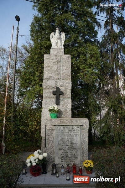 Zdjęcie w galerii na portalu naszraciborz.pl: Raciborscy policjanci oddali hołd pomordowanym w Ostaszkowie  wiadomości z regionu