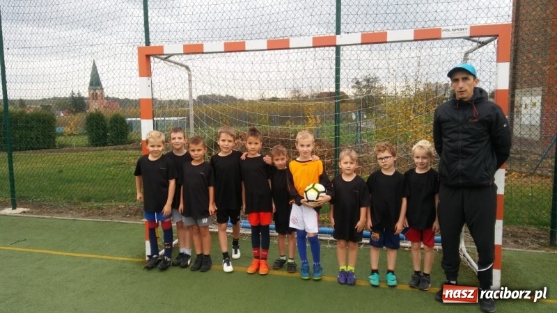 Zdjęcie w galerii na portalu naszraciborz.pl: Eliminacje powiatowe Pucharu Tymbarku chłopców U8 w Pawłowie wiadomości z regionu