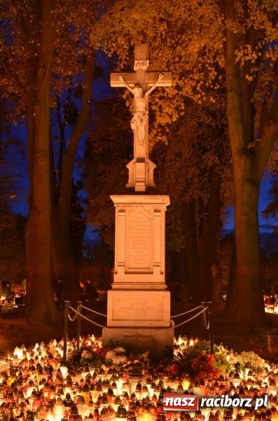 Zdjęcie w galerii na portalu naszraciborz.pl: Dzień Zaduszny na raciborskim Jeruzalem wiadomości z regionu