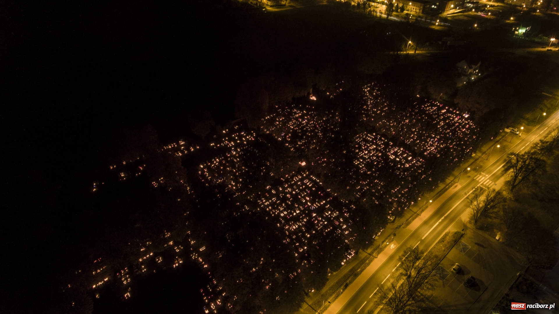 Zdjęcie w galerii na portalu naszraciborz.pl: Dzień Zaduszny. Raciborskie nekropolie z lotu ptaka  wiadomości z regionu