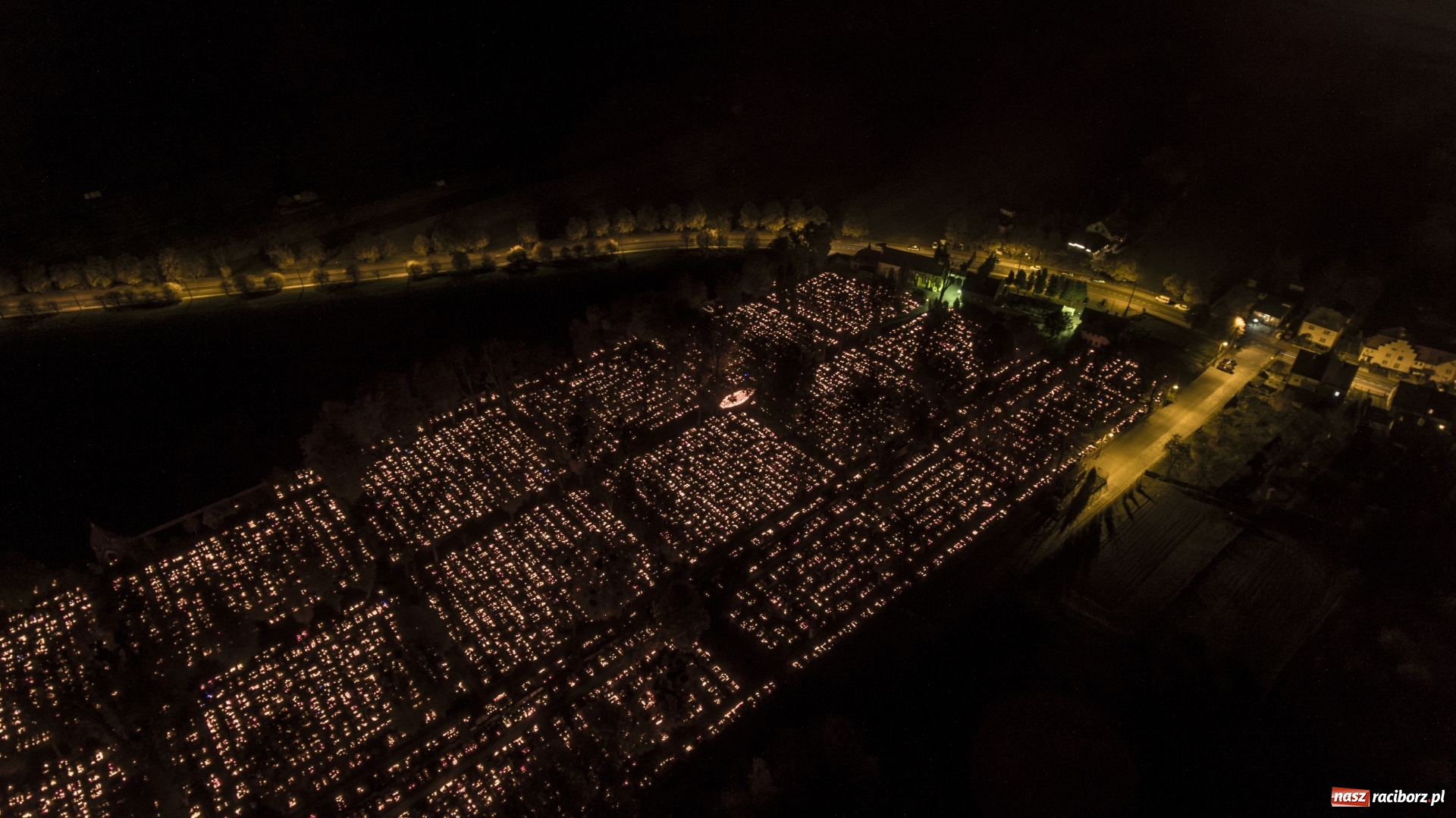 Zdjęcie w galerii na portalu naszraciborz.pl: Dzień Zaduszny. Raciborskie nekropolie z lotu ptaka  wiadomości z regionu