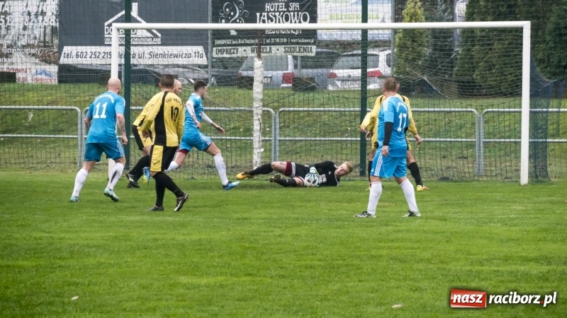 Zdjęcie w galerii na portalu naszraciborz.pl: Derby Podokręgu: Duet Żbikowskich nie sprostał Frydrykowi wiadomości z regionu
