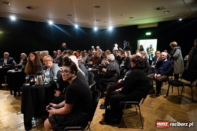 Zdjęcie w galerii na portalu naszraciborz.pl: Promocja kolejnego numeru Almanachu Prowincjonalnego wiadomości z regionu